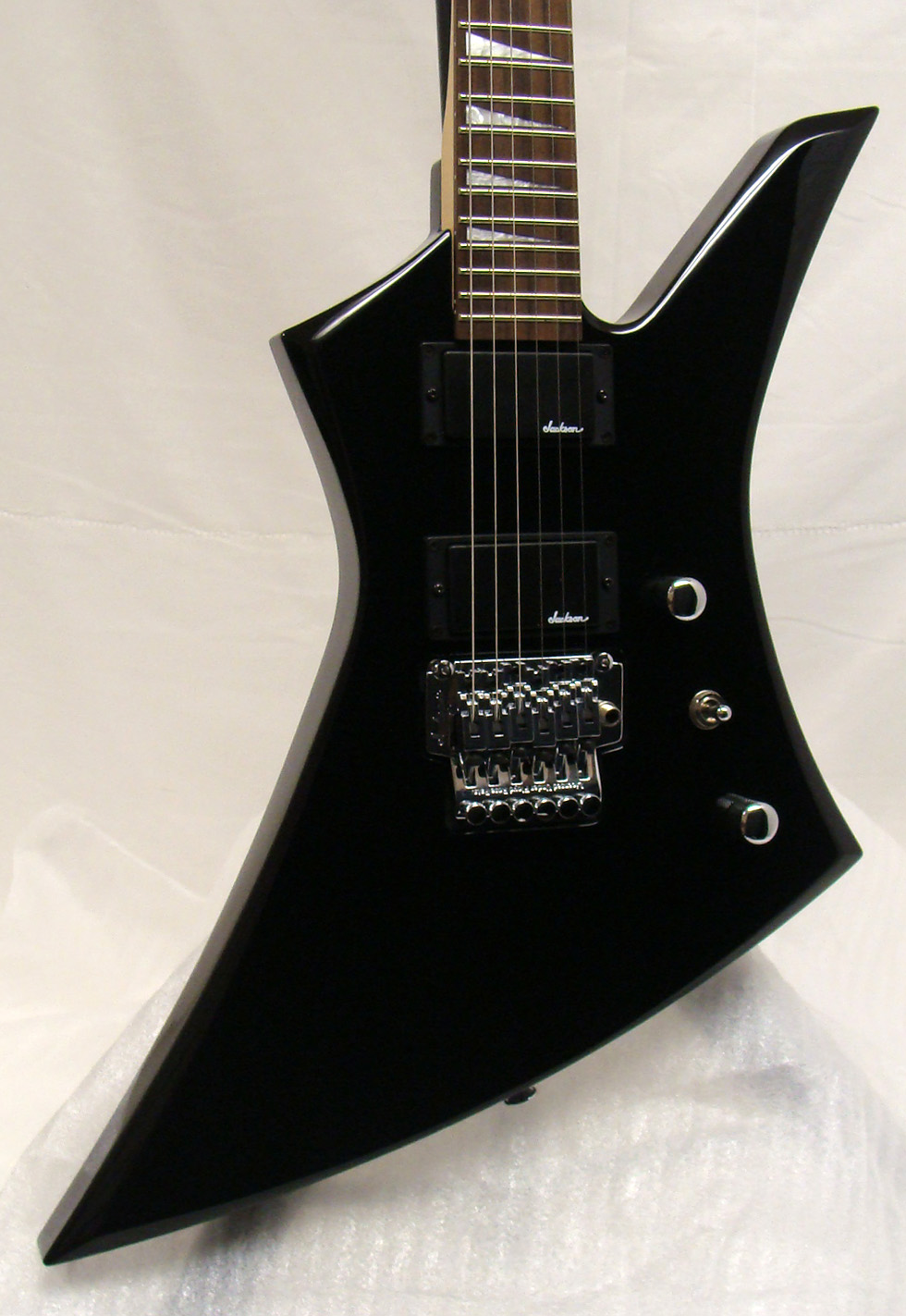   JS32 Kelly Electric Guitar w/ Floyd Rose & Gig Bag   Black  